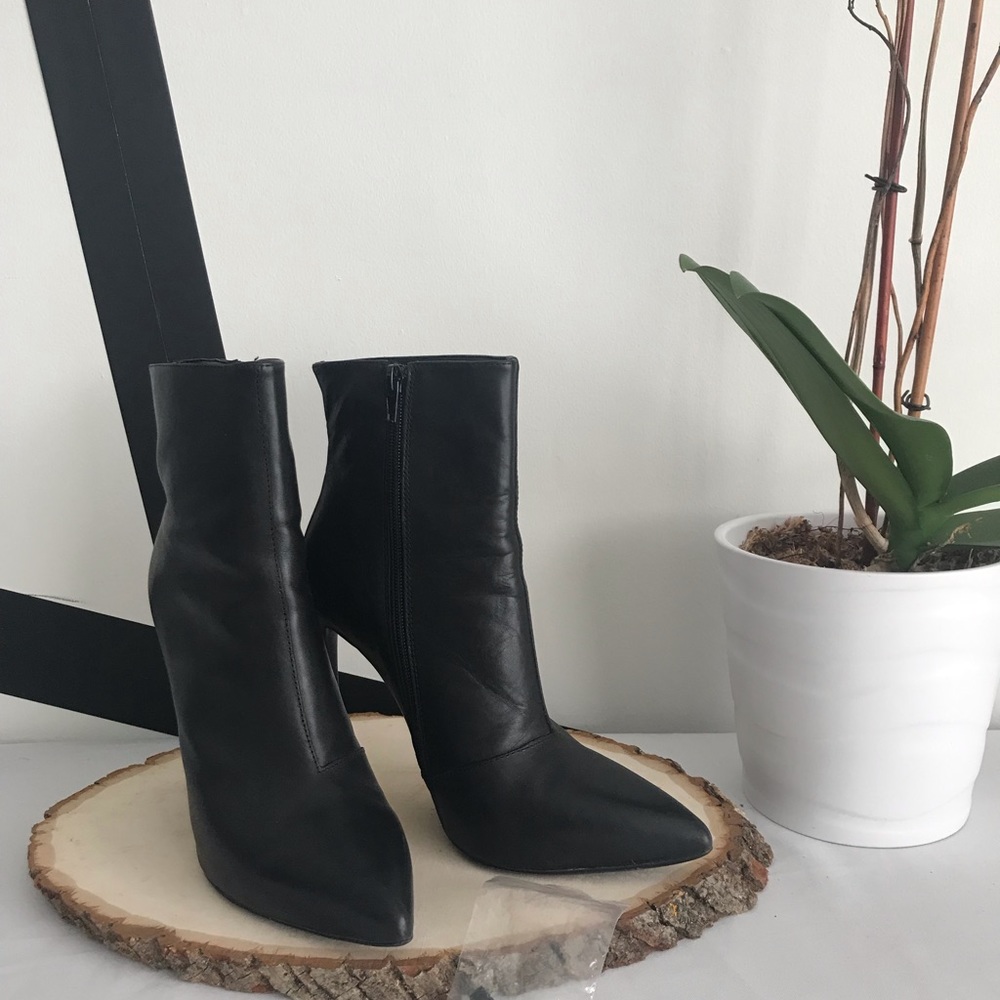 Tony Bianco Freddie Boot Blk Como Leather in Sz 8M